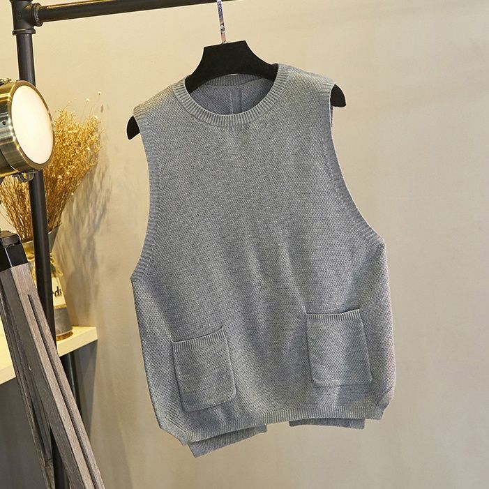 ニットベスト シンプル美シルエット　ポケット付きベスト