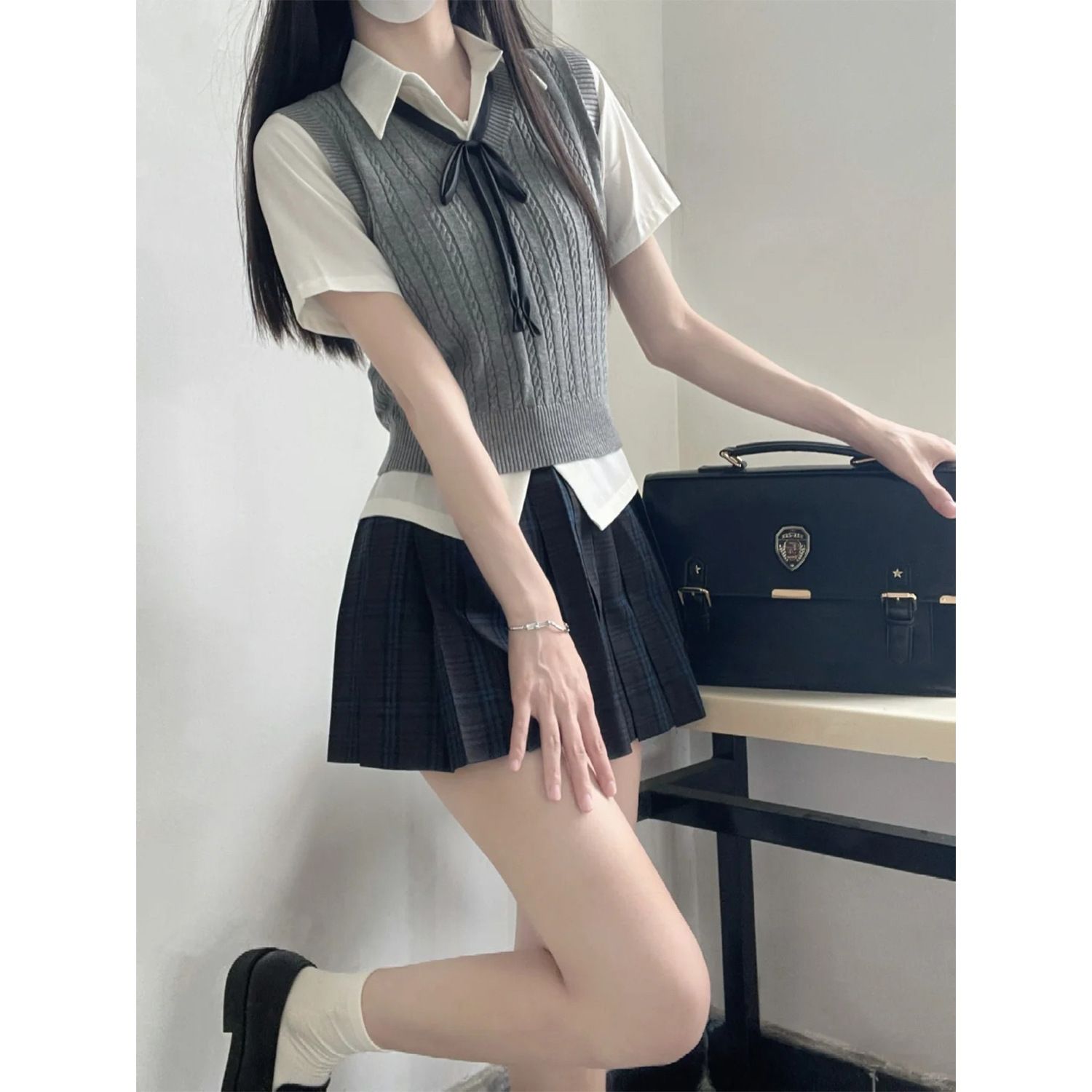 ニットベスト 縄編み模様の制服風ニットベスト