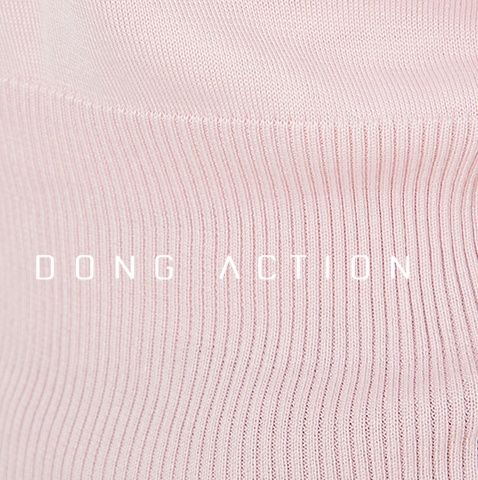 ニットベスト 優美な装いの刺繍入り　薄手ニットベスト