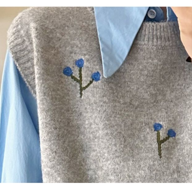 ニットベスト 小花刺繍 ふんわりニットベスト