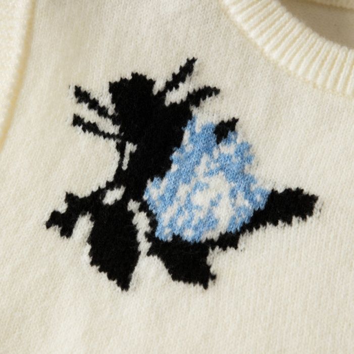 ニットベスト 花刺繍入り上質ニットベスト