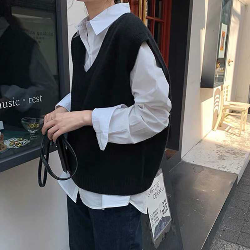 シンプル重ね着ニットベスト