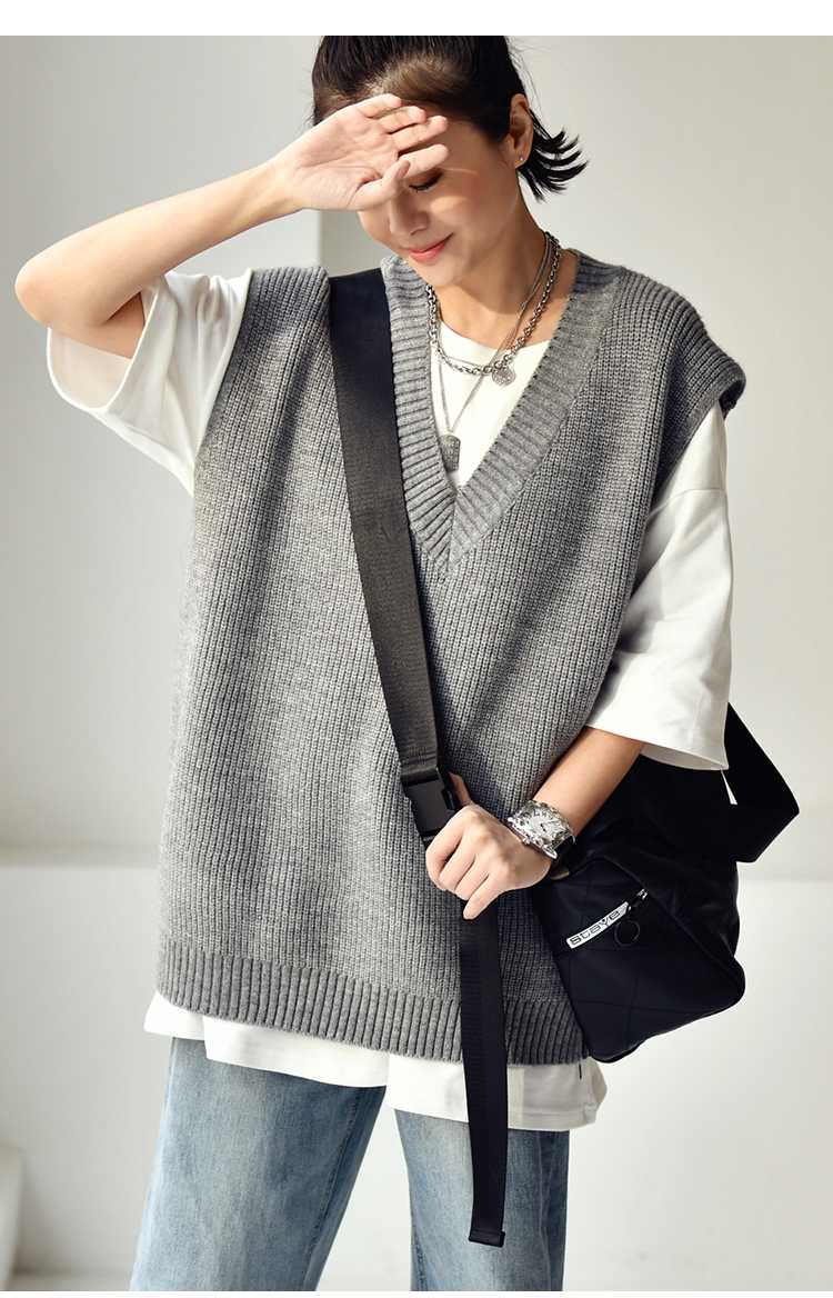 ニットベスト 着回し自在のゆったりニットベスト