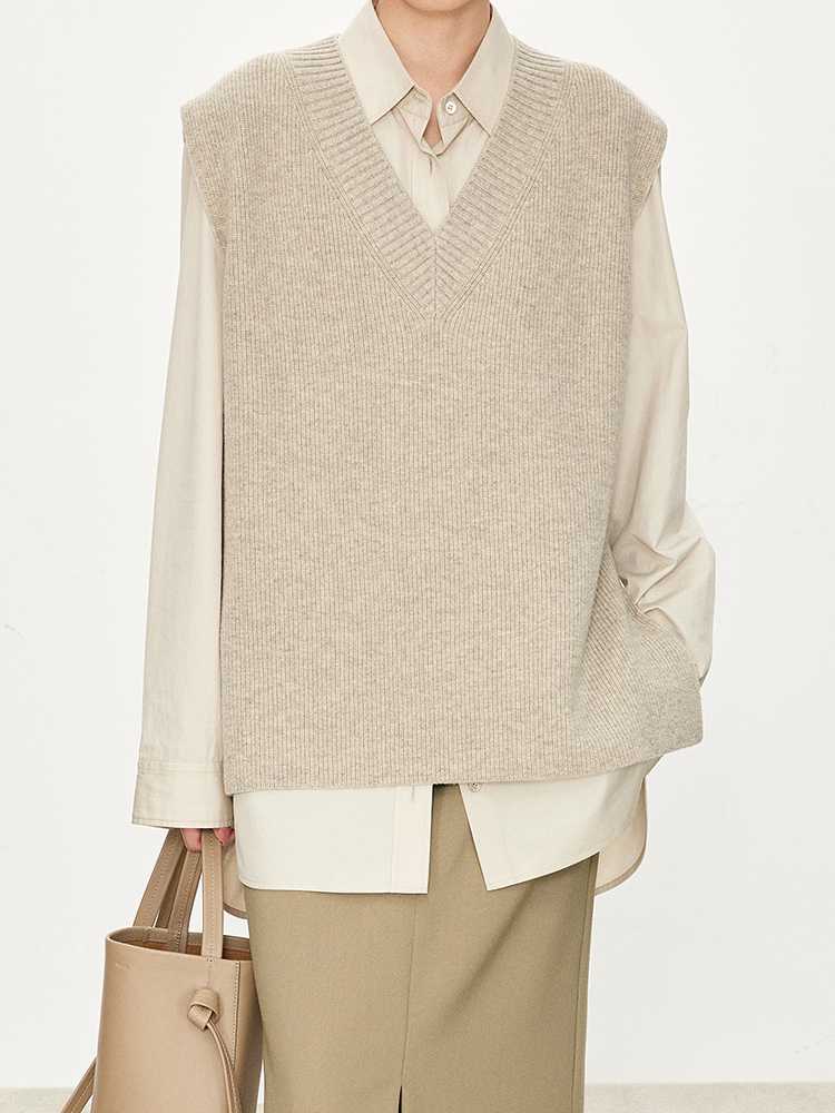 ニットベスト シンプル深Vネック柔らか素材ベスト