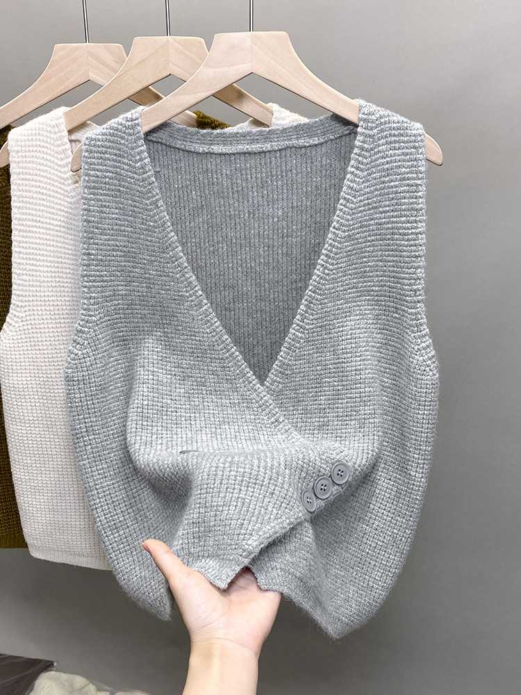 ニットベスト フロントボタン付き深Vネックベスト