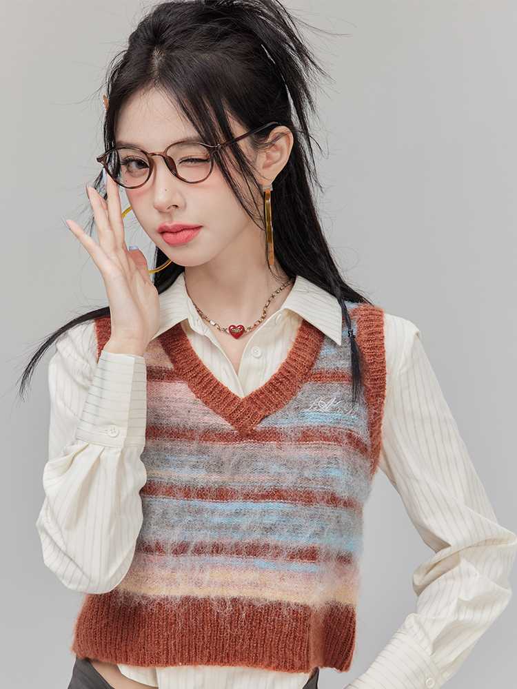 ニットベスト 柔らか縞模様のニットベスト