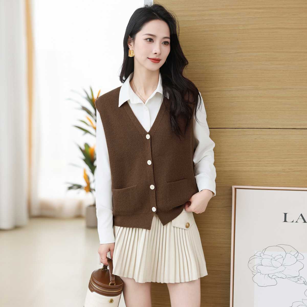 ニットベスト 縦リブ仕立て ポケット付きベスト