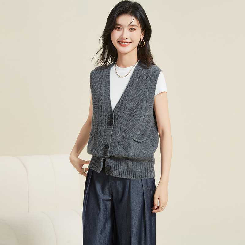 ニットベスト ケーブル編み模様の上質ベスト