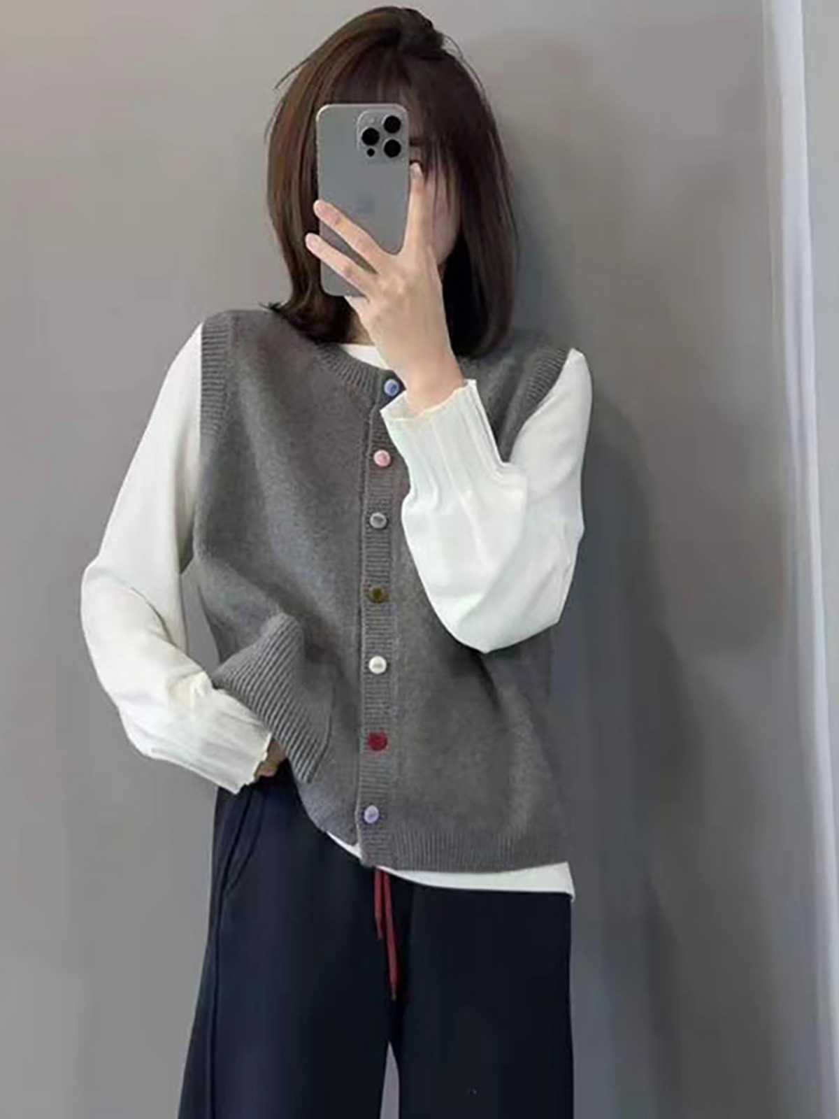 ニットベスト 彩りボタン付きニットベスト