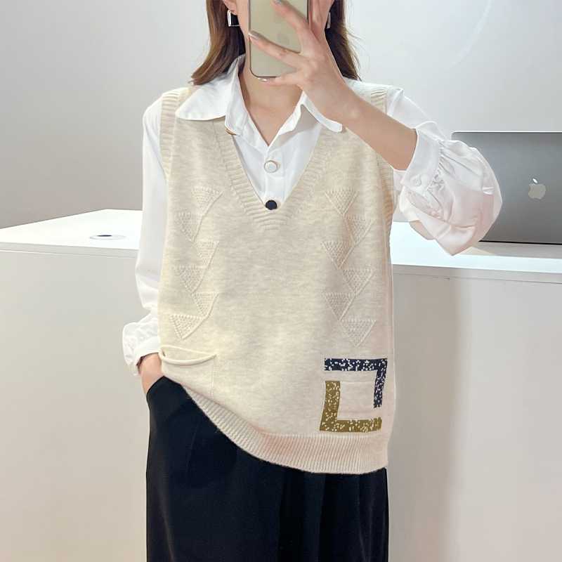 ニットベスト 三角柄風合いニットベスト