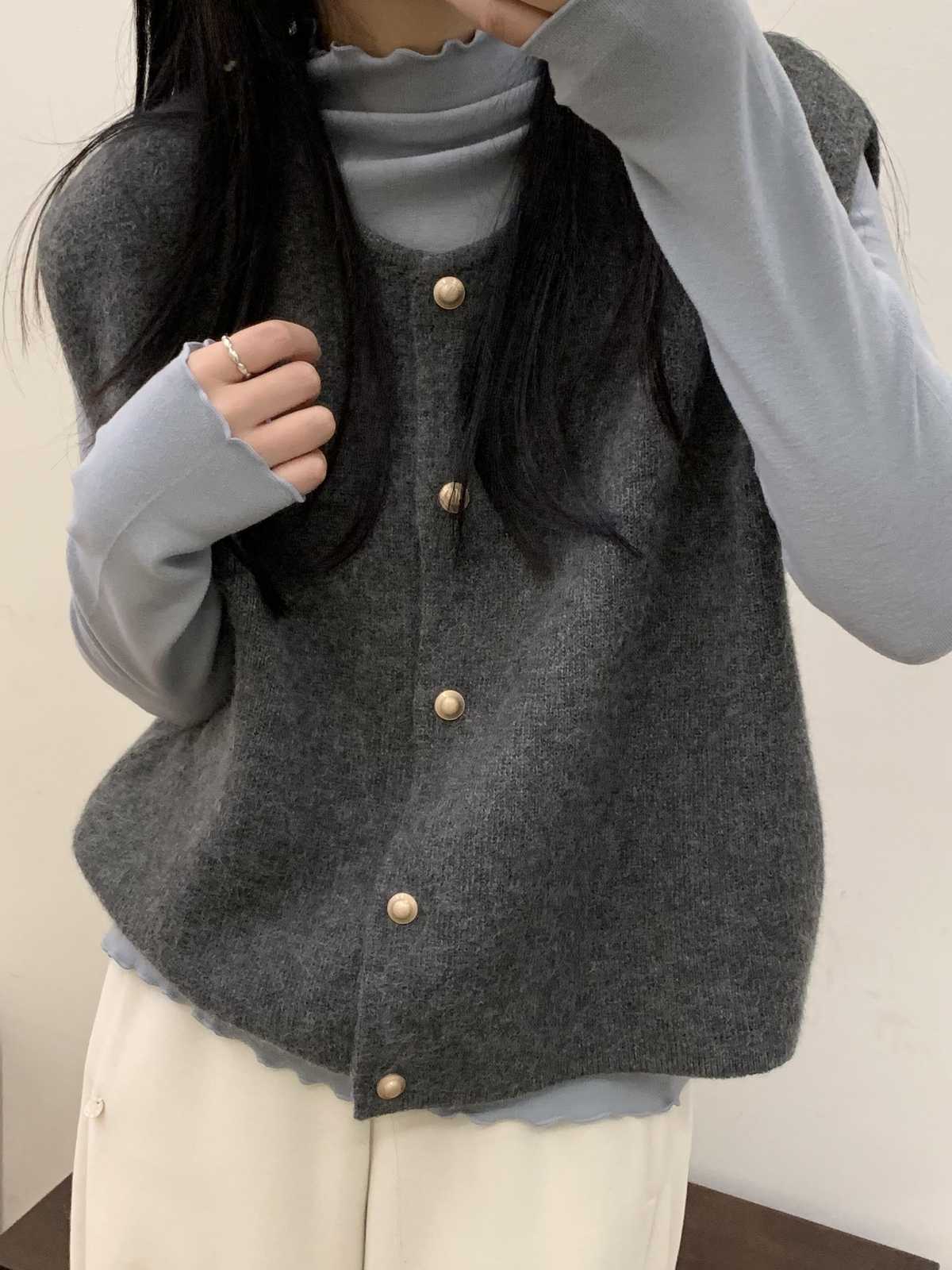 ニットベスト 優しい手触りの前開きベスト