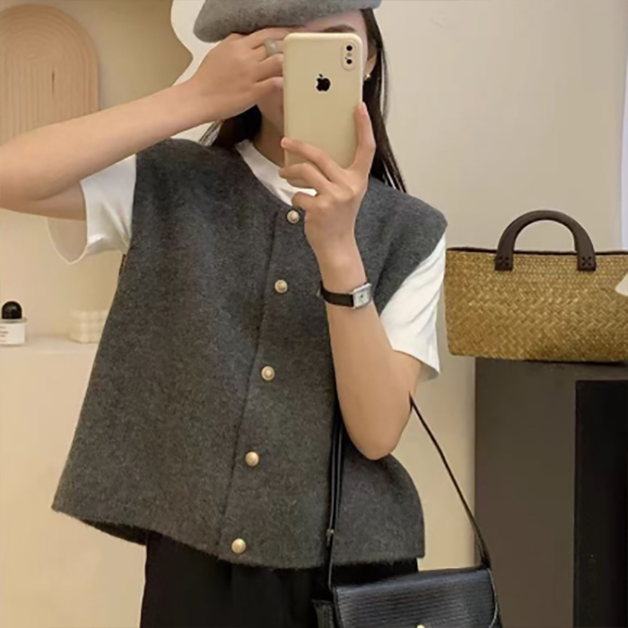 グレー ニットベスト ボタン付き ゆったり 体型カバー 秋冬新作