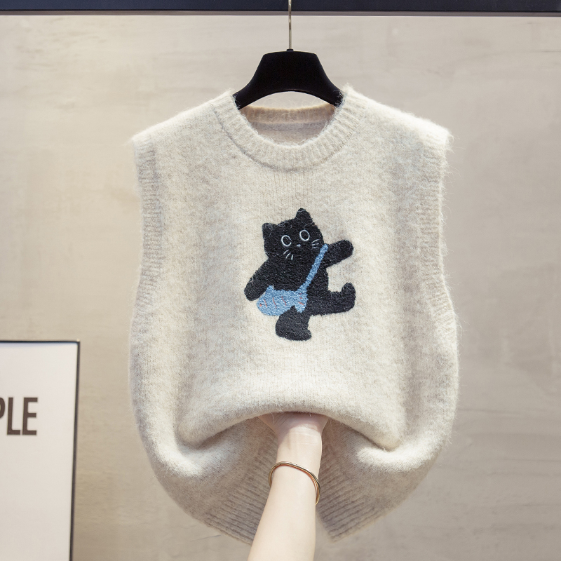 ニットベスト 可愛い猫ちゃん刺繍入りふわふわ無袖ニット