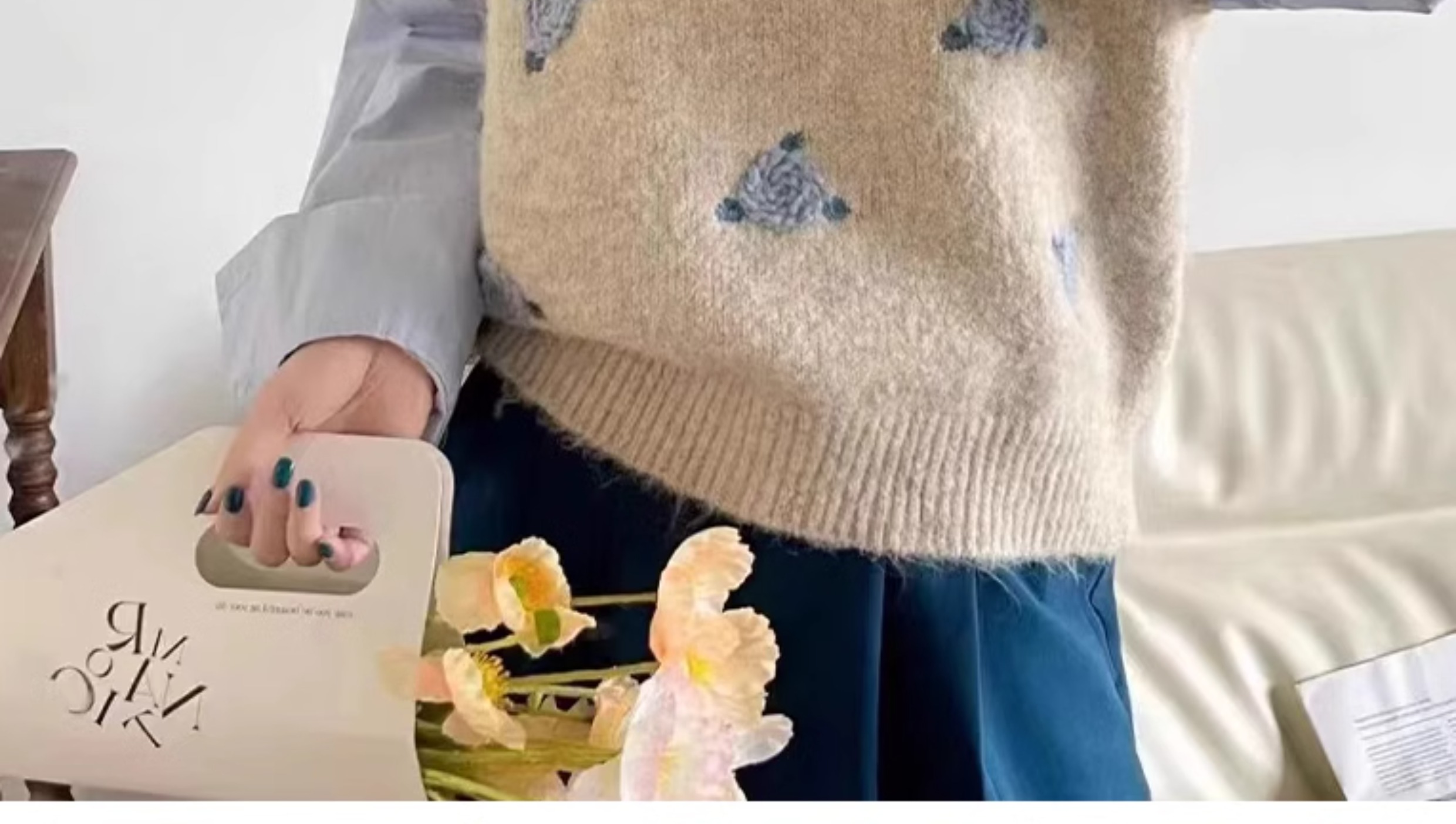 ニットベスト 花柄刺繍ふんわりニットベスト