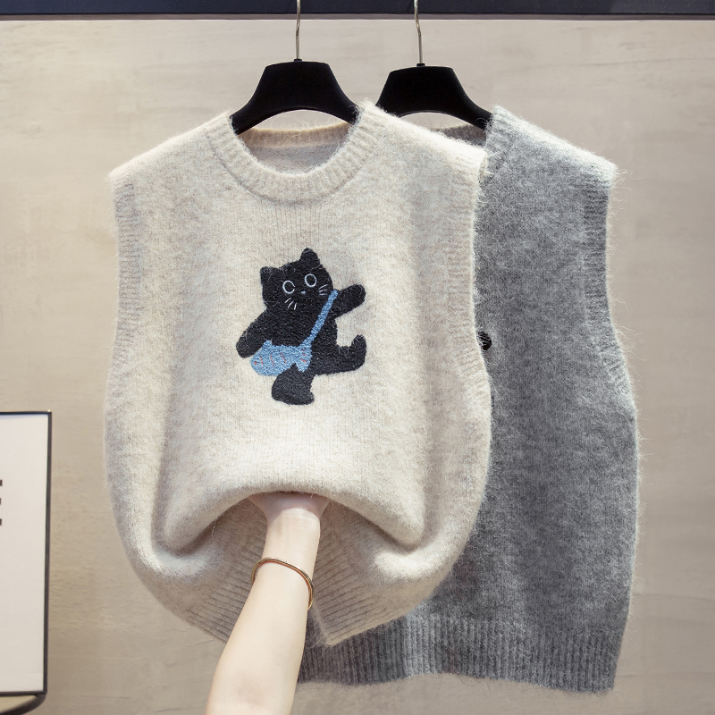 ニットベスト 可愛い猫ちゃん刺繍入りふわふわ無袖ニット