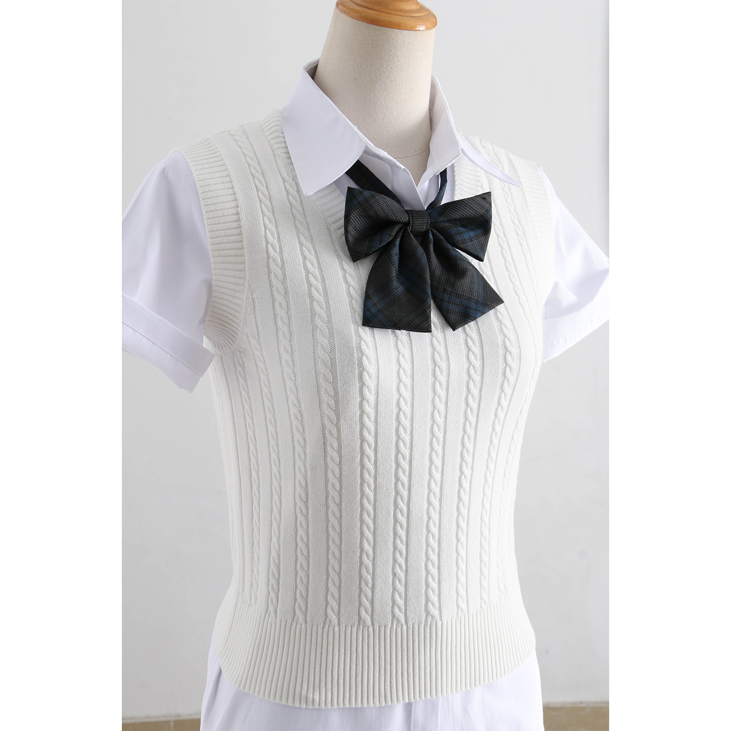 ニットベスト 縄編み模様の制服風ニットベスト