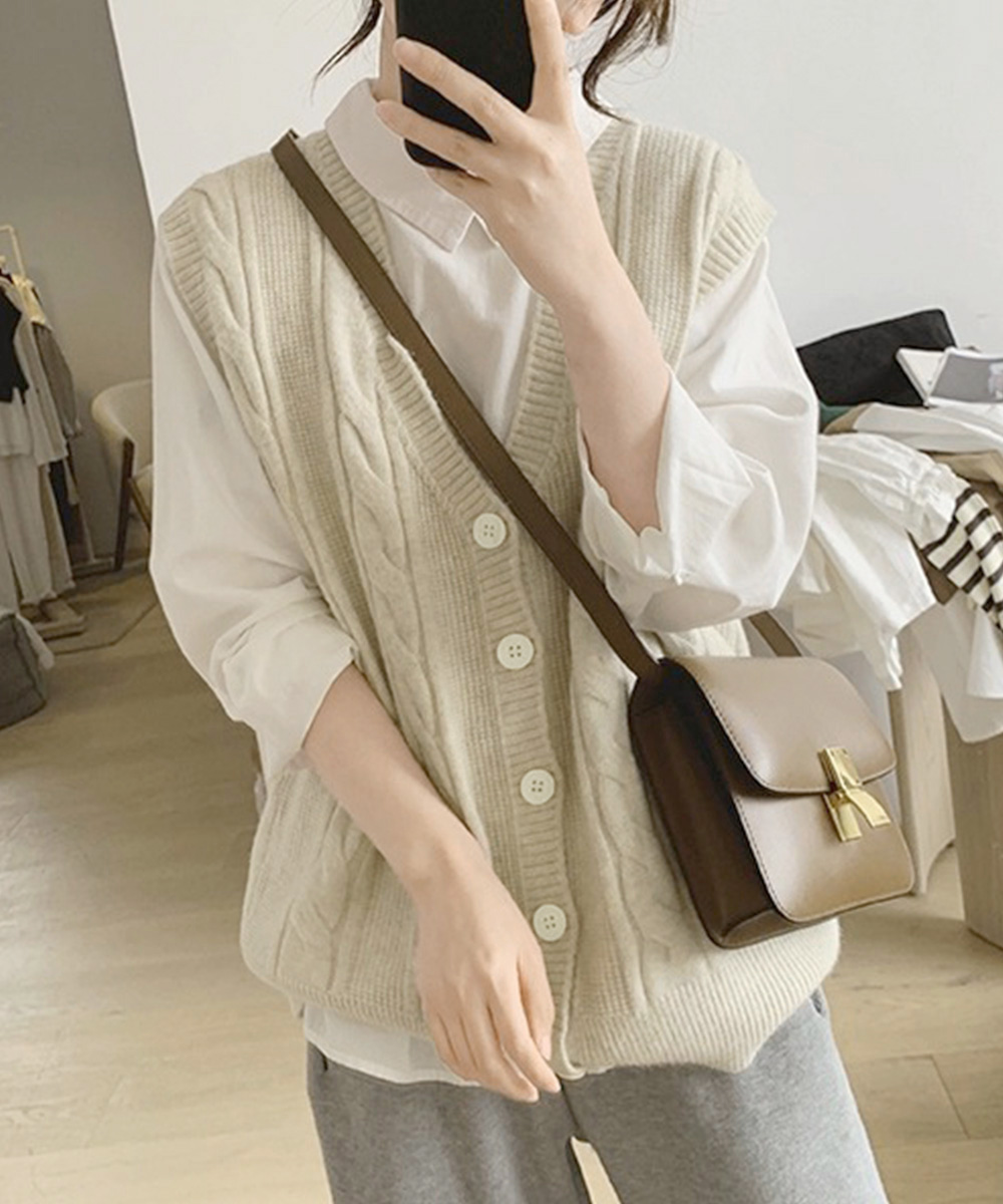 ニットベスト 柔らか編み上げケーブルニットベスト 白|ニットベスト