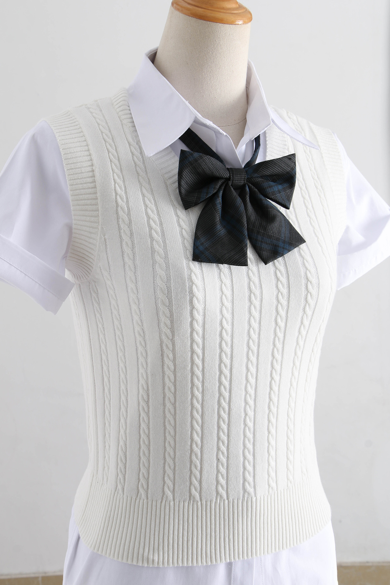 ニットベスト 縄編み模様の制服風ニットベスト