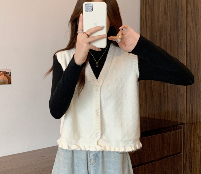 ニットベスト ふんわり裾フリルベスト