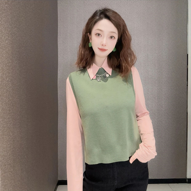 ニットベスト シンプル仕立てのクロップドベスト