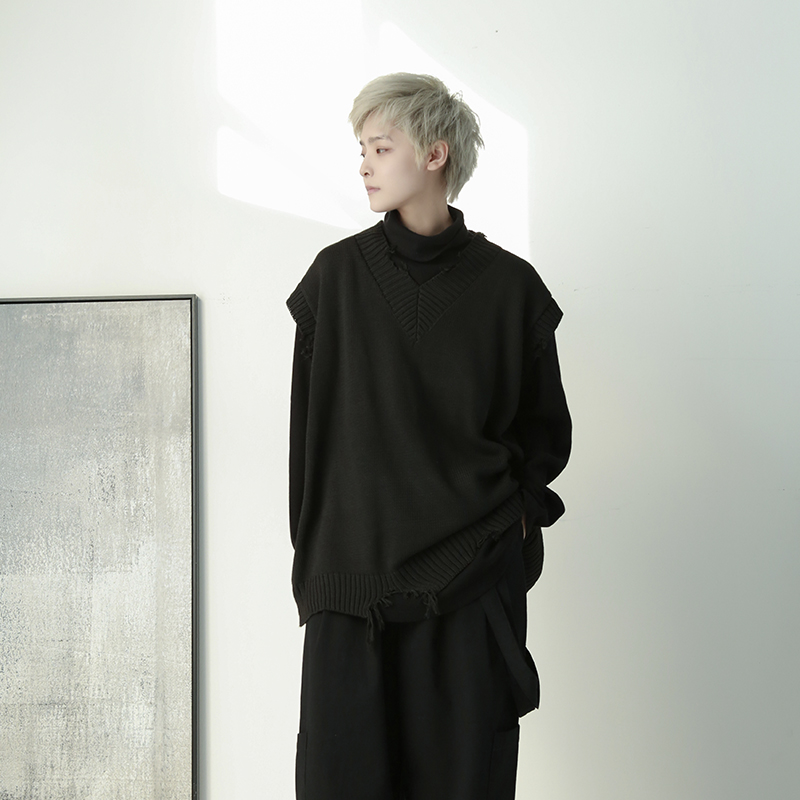 ニットベスト 深Vネック裾フリンジベスト