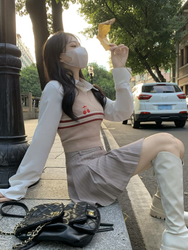 ブラウン さくらんぼ刺繍 ボーダー柄 可愛い ショート丈 ニットベスト