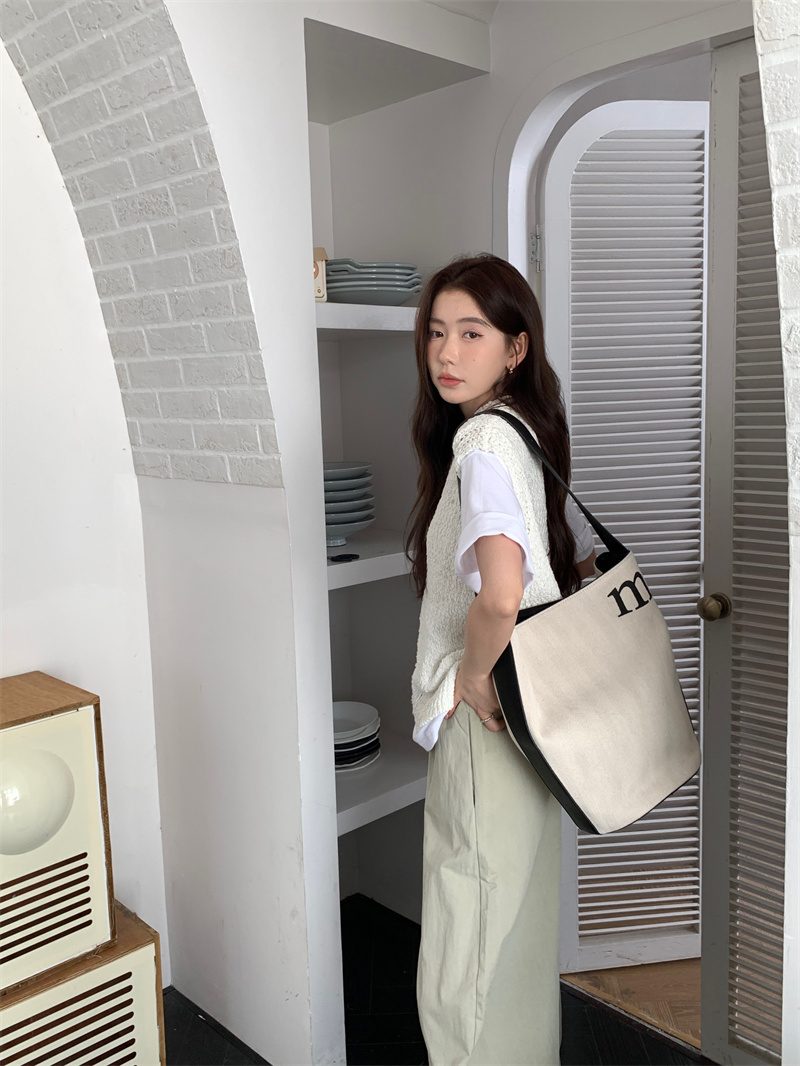 ニットベスト 黒色学院風深首無袖編織背心