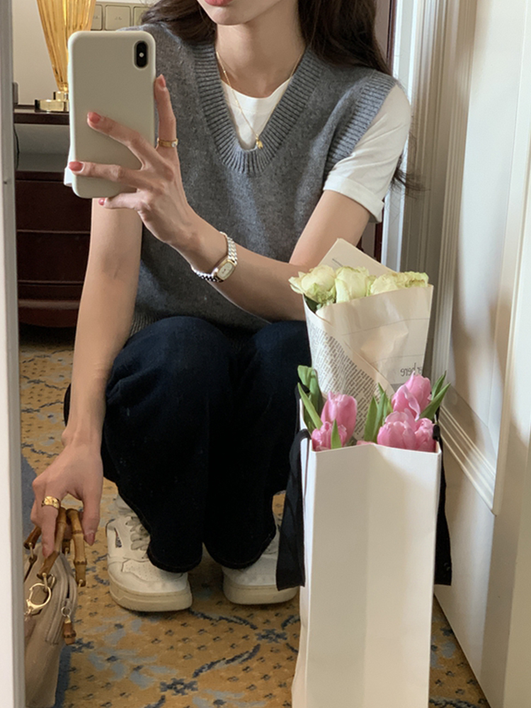 ニットベスト ふんわり優しい雰囲気の上質ベスト