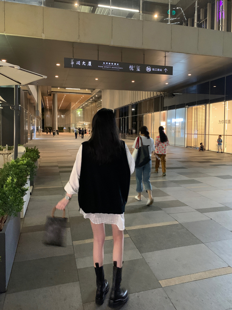 グレー ニットベスト レイヤード 重ね着 体型カバー