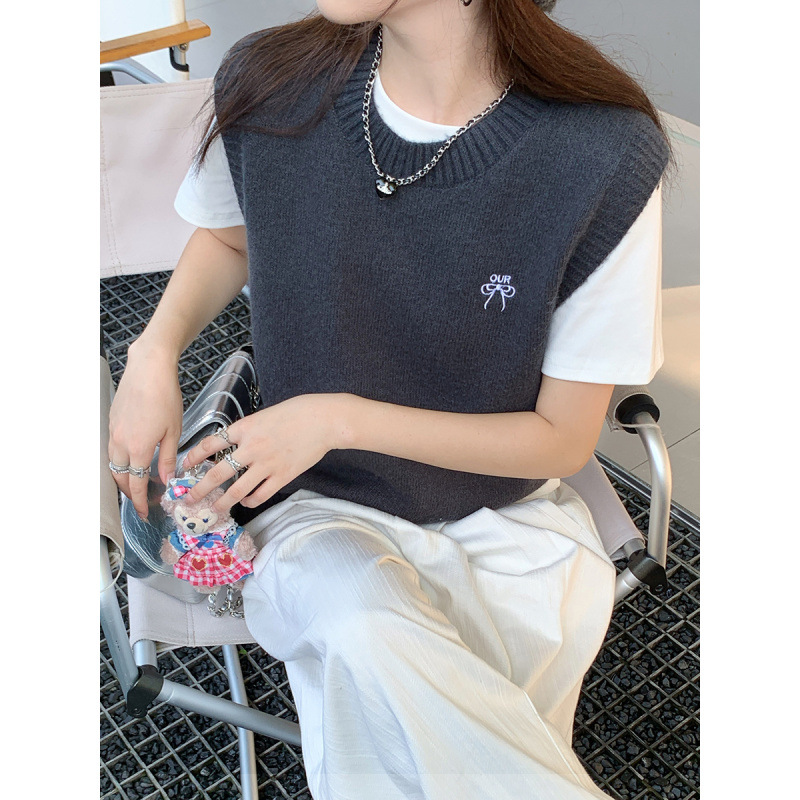 ニットベスト リボン刺繍入りシンプルベスト