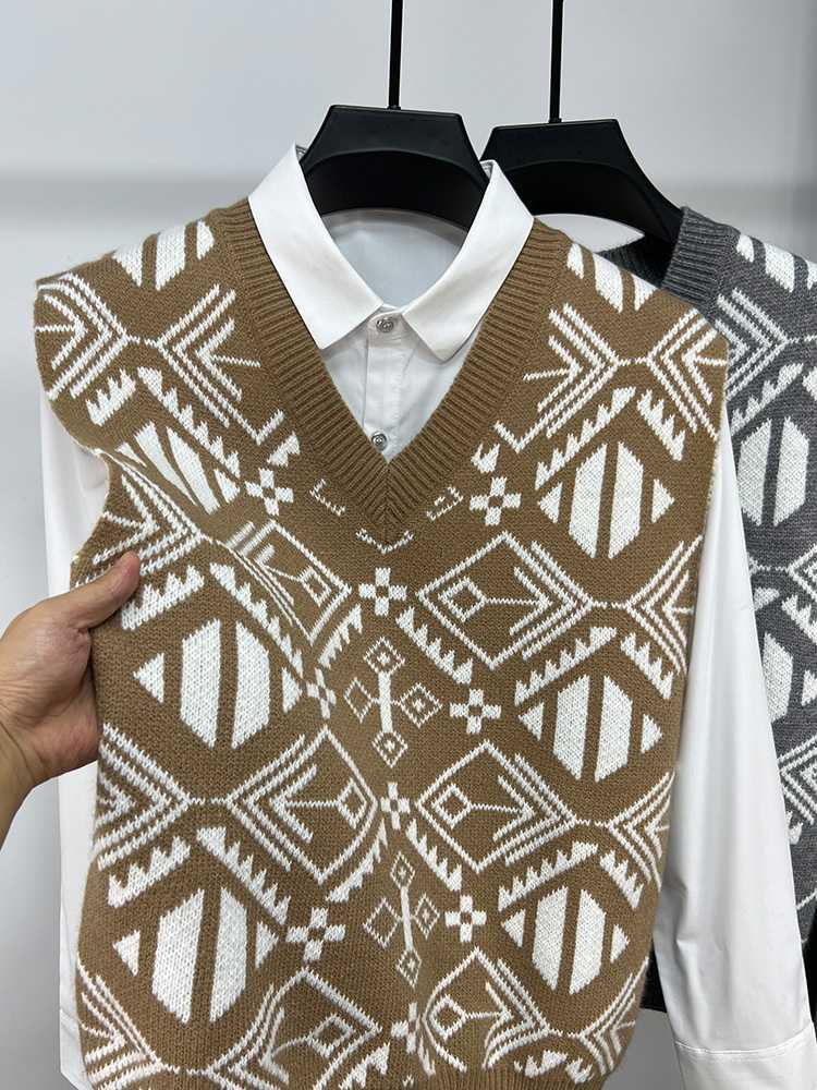 ベスト メンズ 伝統模様のVネックニットベスト