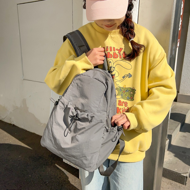 大容量リュック 初回送料無料 女性向け撥水大容量背負い鞄 側面収納付き