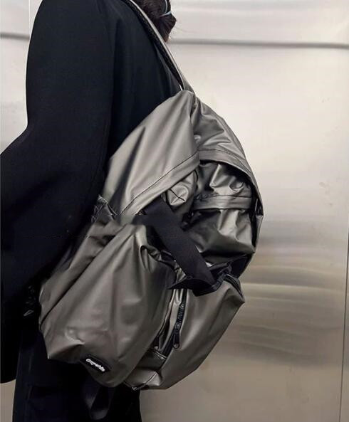 大容量リュック 男性用大容量撥水加工背負い鞄斜め掛け対応