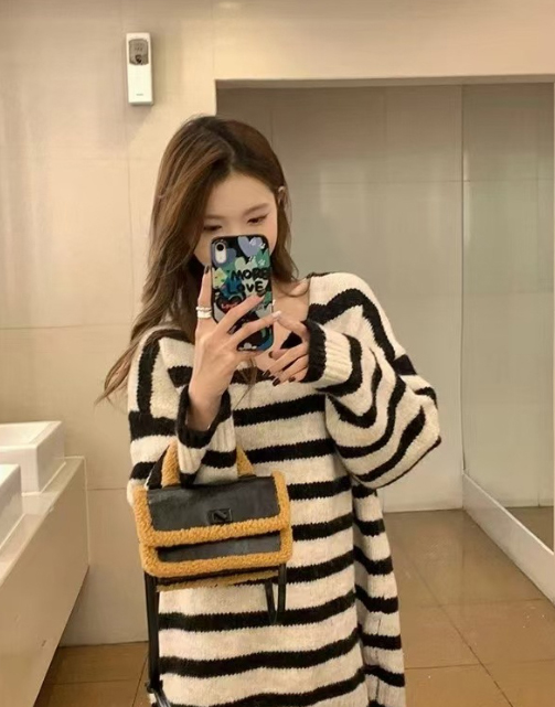 大きめサイズ ボーダーニット セーター ブイネック 長袖 ストライプ柄