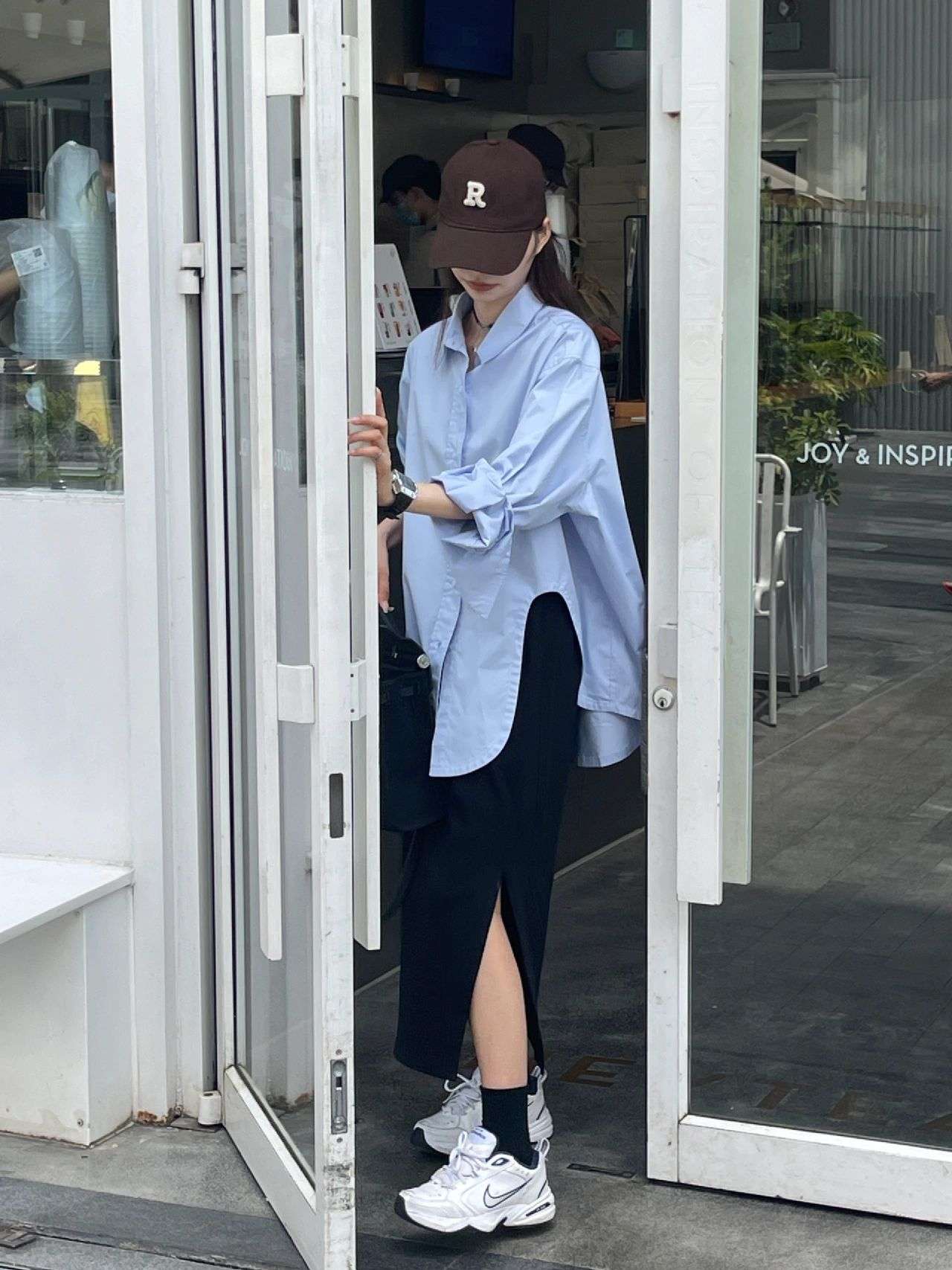 グラマーサイズでもおしゃれに！魅力を引き立てる服5選