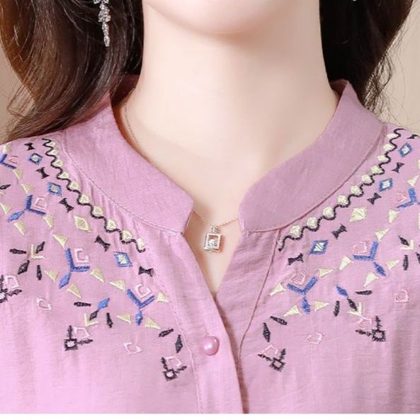 大きめサイズ 花柄刺繍入り五分袖立襟ブラウス