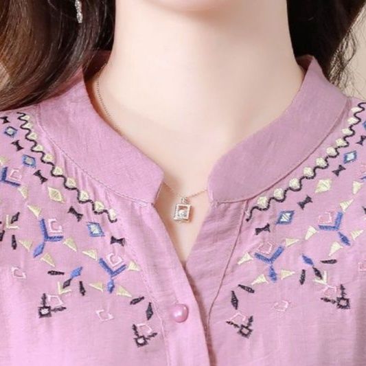 大きめサイズ 花柄刺繍入り五分袖立襟ブラウス