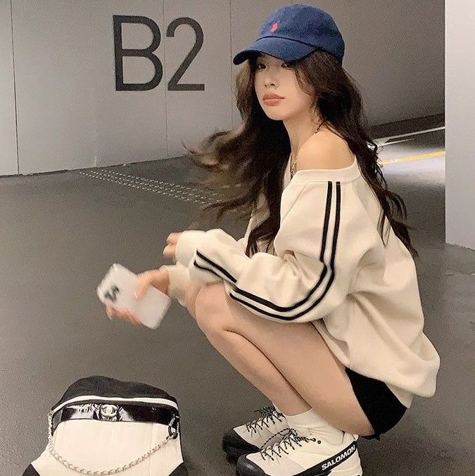 大きめサイズ 袖ラインデザインゆったりオフショルダー　トレーナー