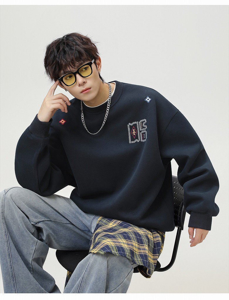 男性用厚手刺繍入り丸首スウェット大きめサイズ全2色