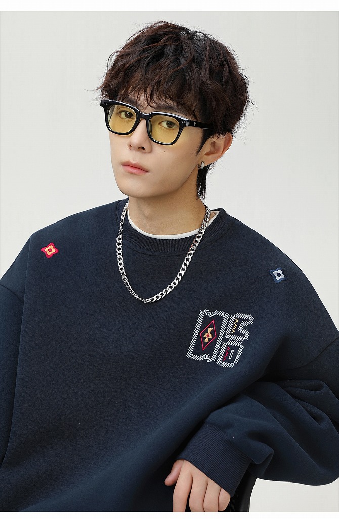 男性用厚手刺繍入り丸首スウェット大きめサイズ全2色