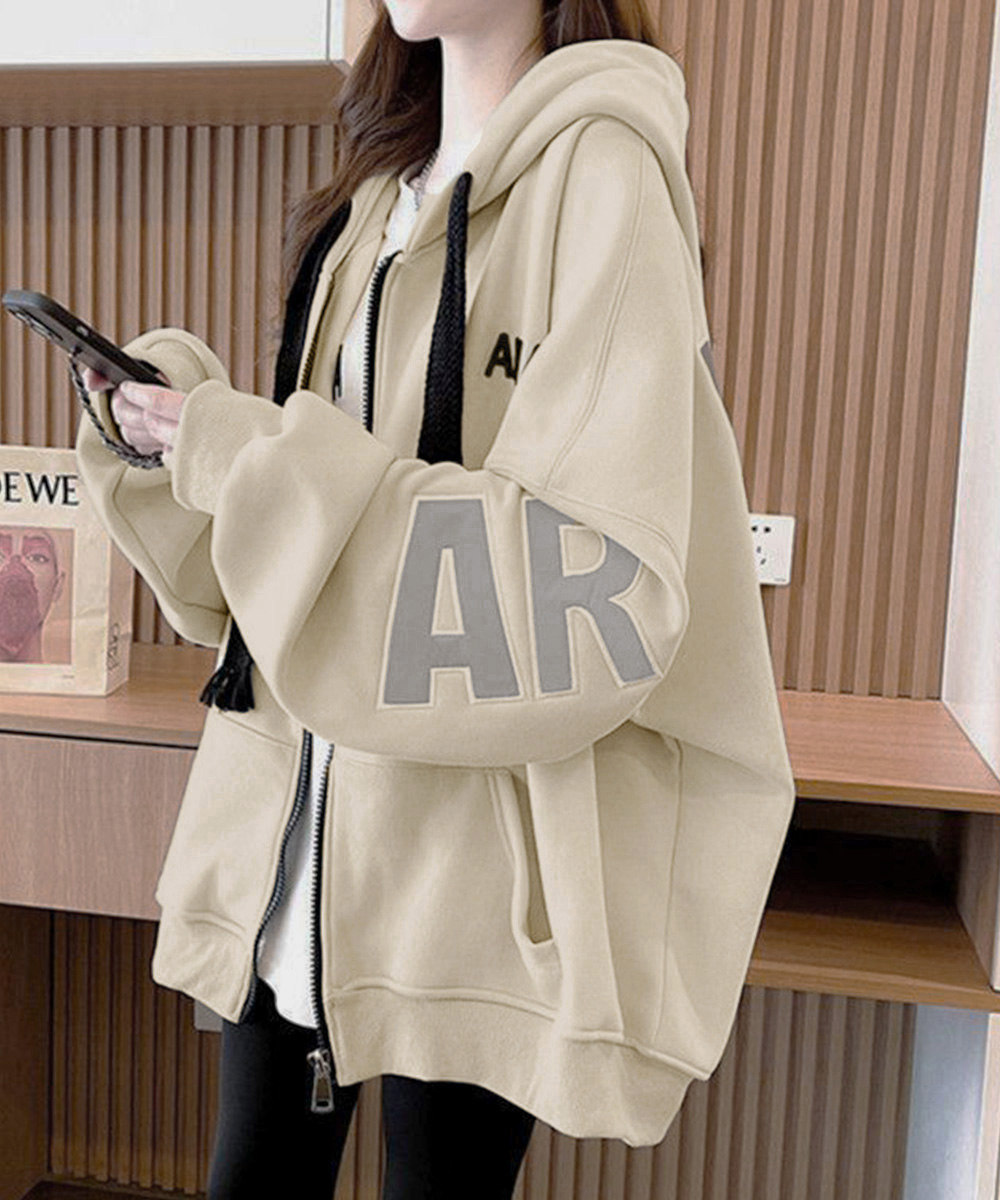 大きめサイズ 韓国風大きめロゴ入りフード付きジップパーカー