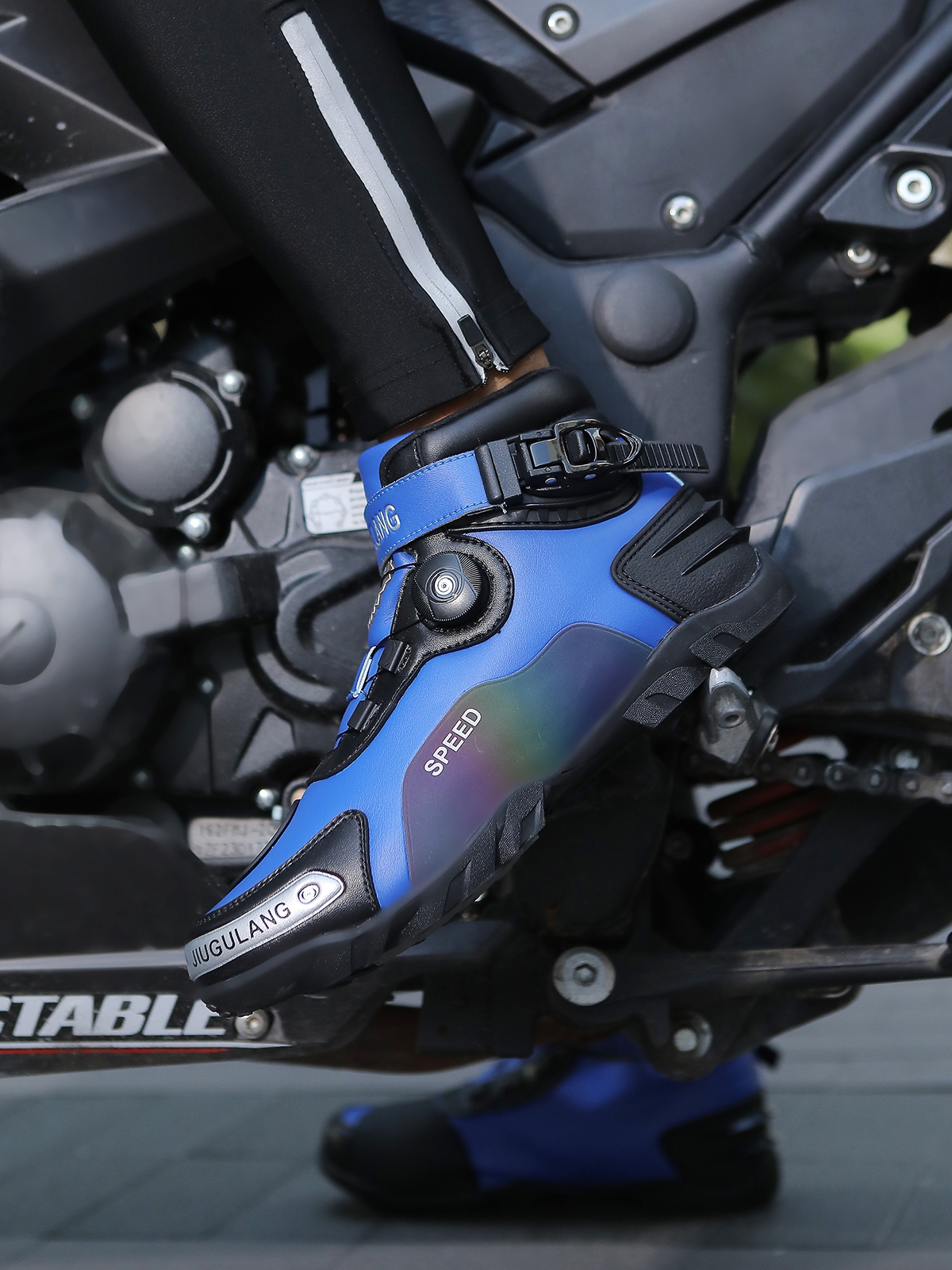 https://fulmo-img-server.com/bike-boots-mania/573364cc-05a6-4f7f-83d1-906baed77627.jpg