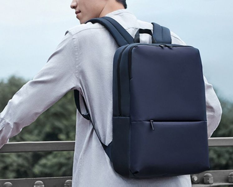 軽量シンプルデザインのビジネスリュック
