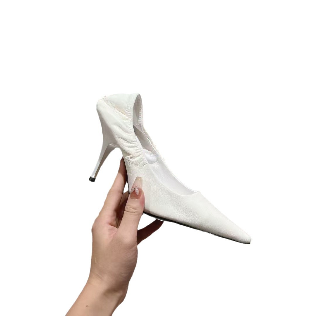 とんがりポインテッドヒールパンプス
