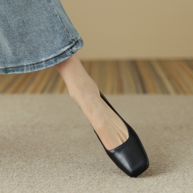 すっきり美脚パンプス