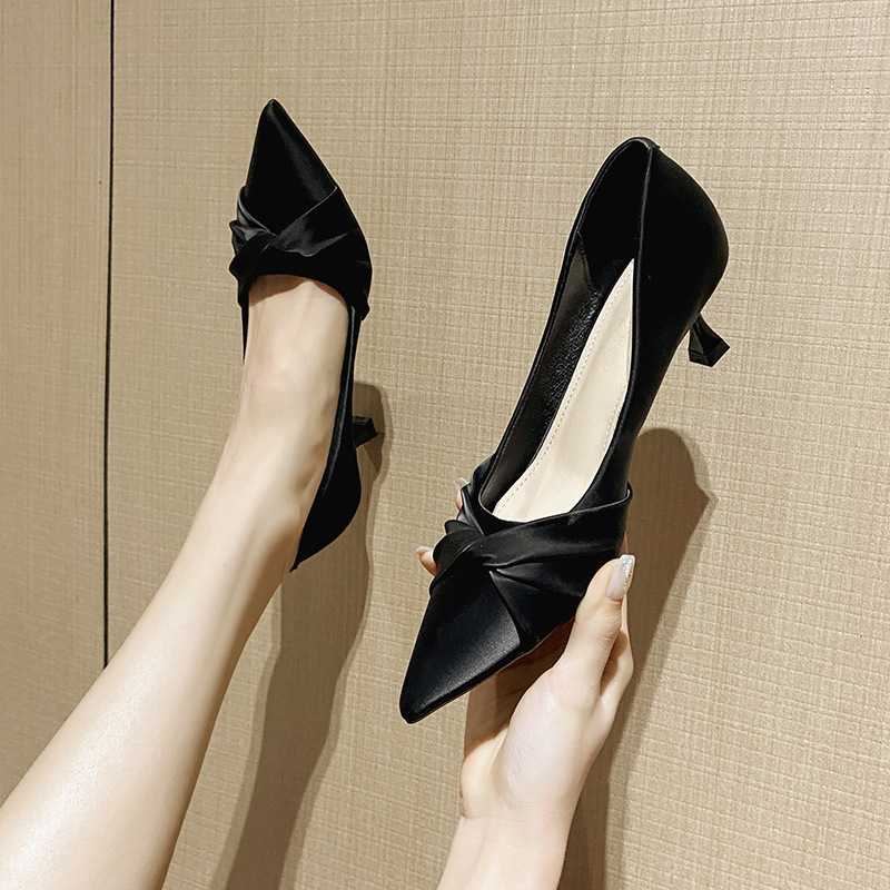【エレガント】リボン付き ポインテッドトゥ パンプス - 結婚式 パーティー