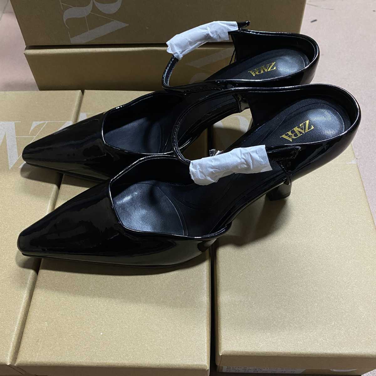 【エレガント】ポインテッドトゥ バックストラップパンプス - 痛くない 履きやすい