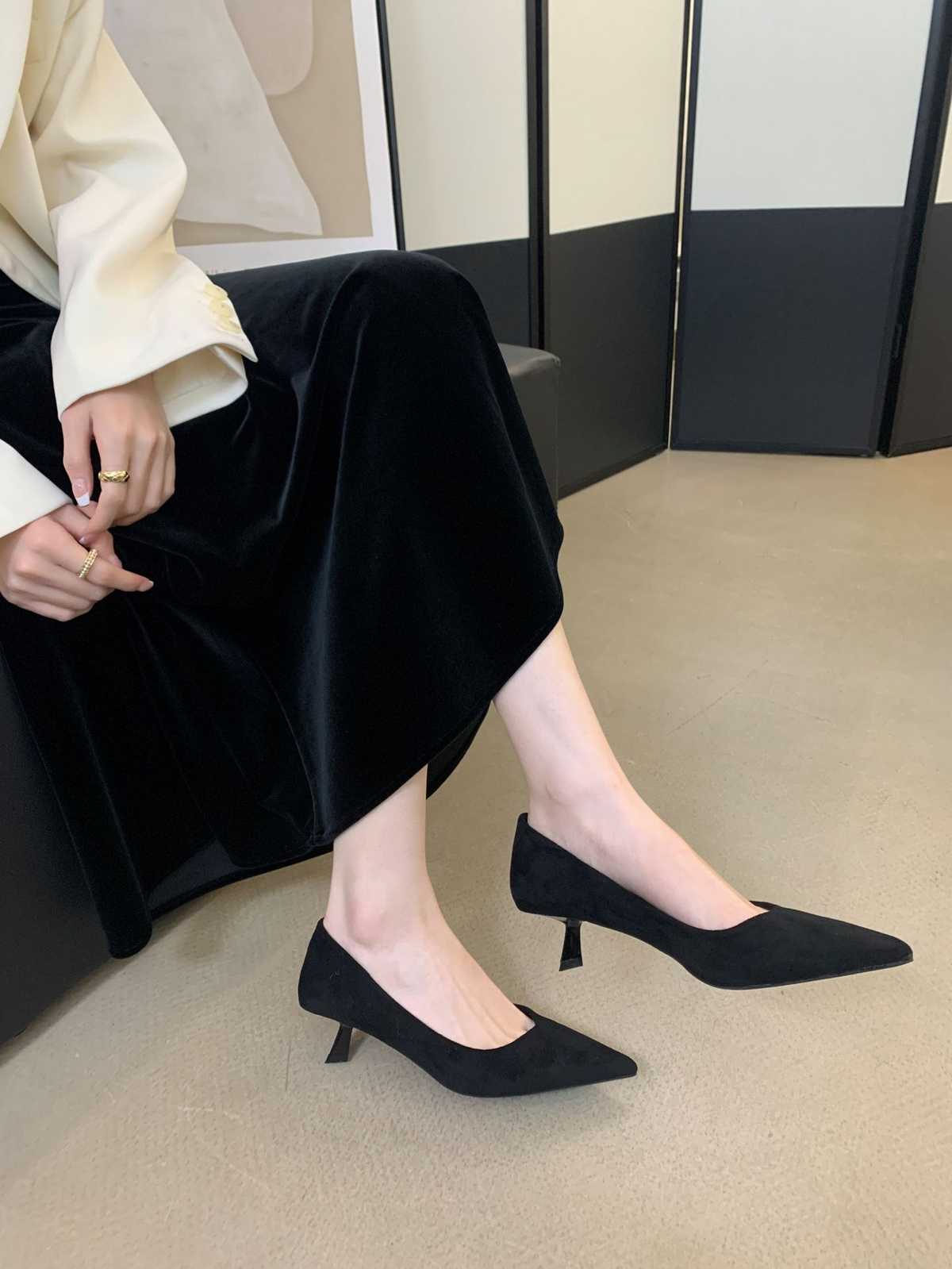 【エレガント】ポインテッドトゥ 細ヒール パンプス - 結婚式 走れる