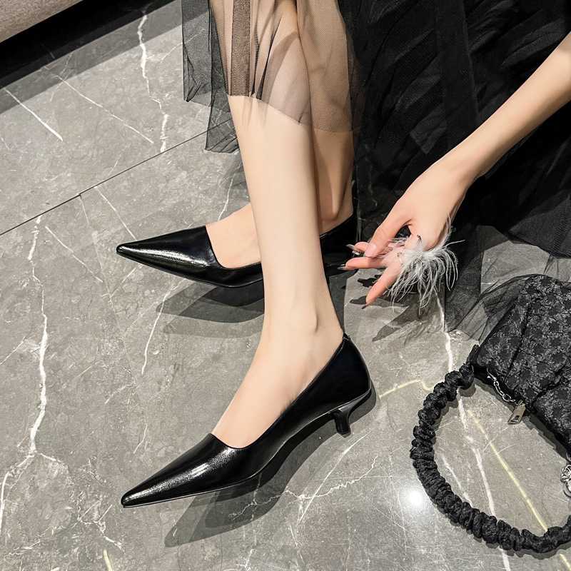 【エレガント】シンプル ポインテッドトゥパンプス - どんなシーンにも