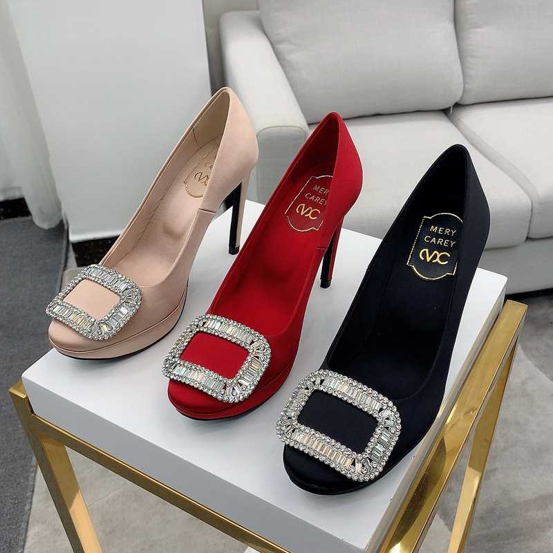 【ラインストーン】バックル付きパンプス - フォーマルなシーンに